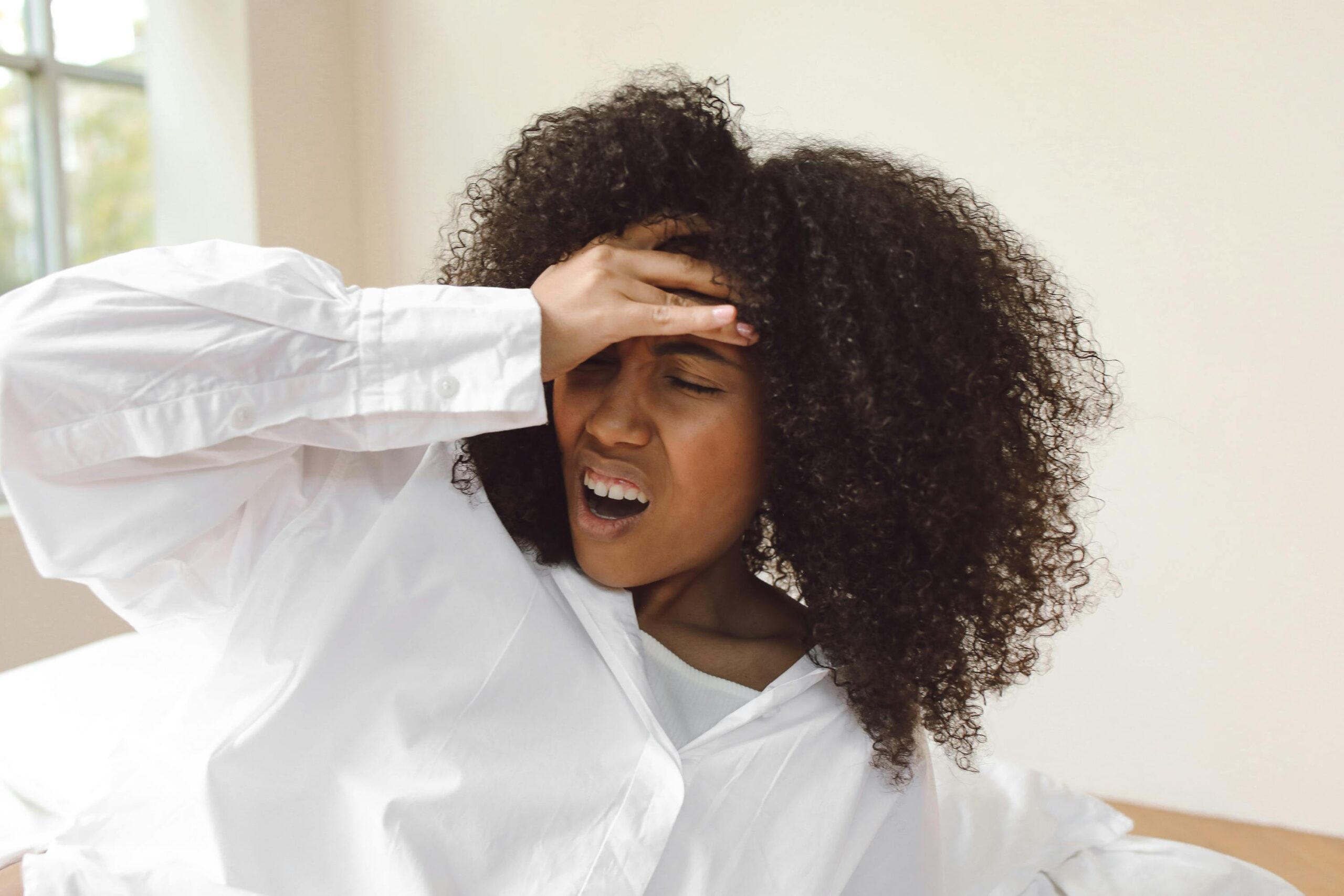 Kostenloses Stock Foto zu #indoor, afroamerikaner, afroamerikaner-frau