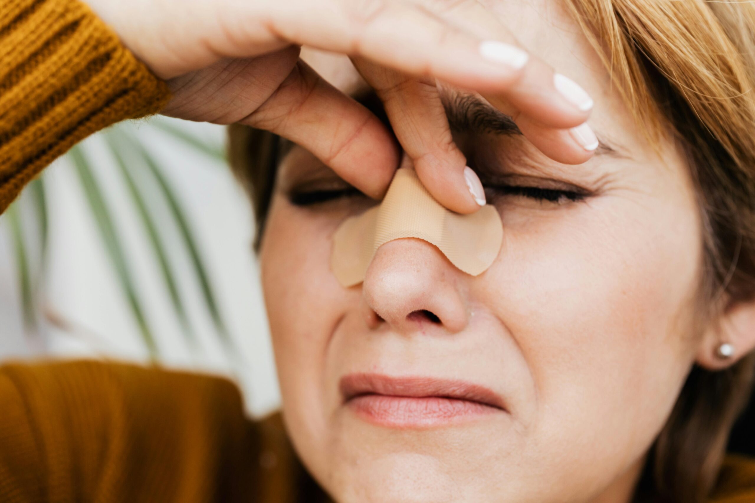 Kostenloses Stock Foto zu #indoor, ärztliche versorgung, augen geschlossen