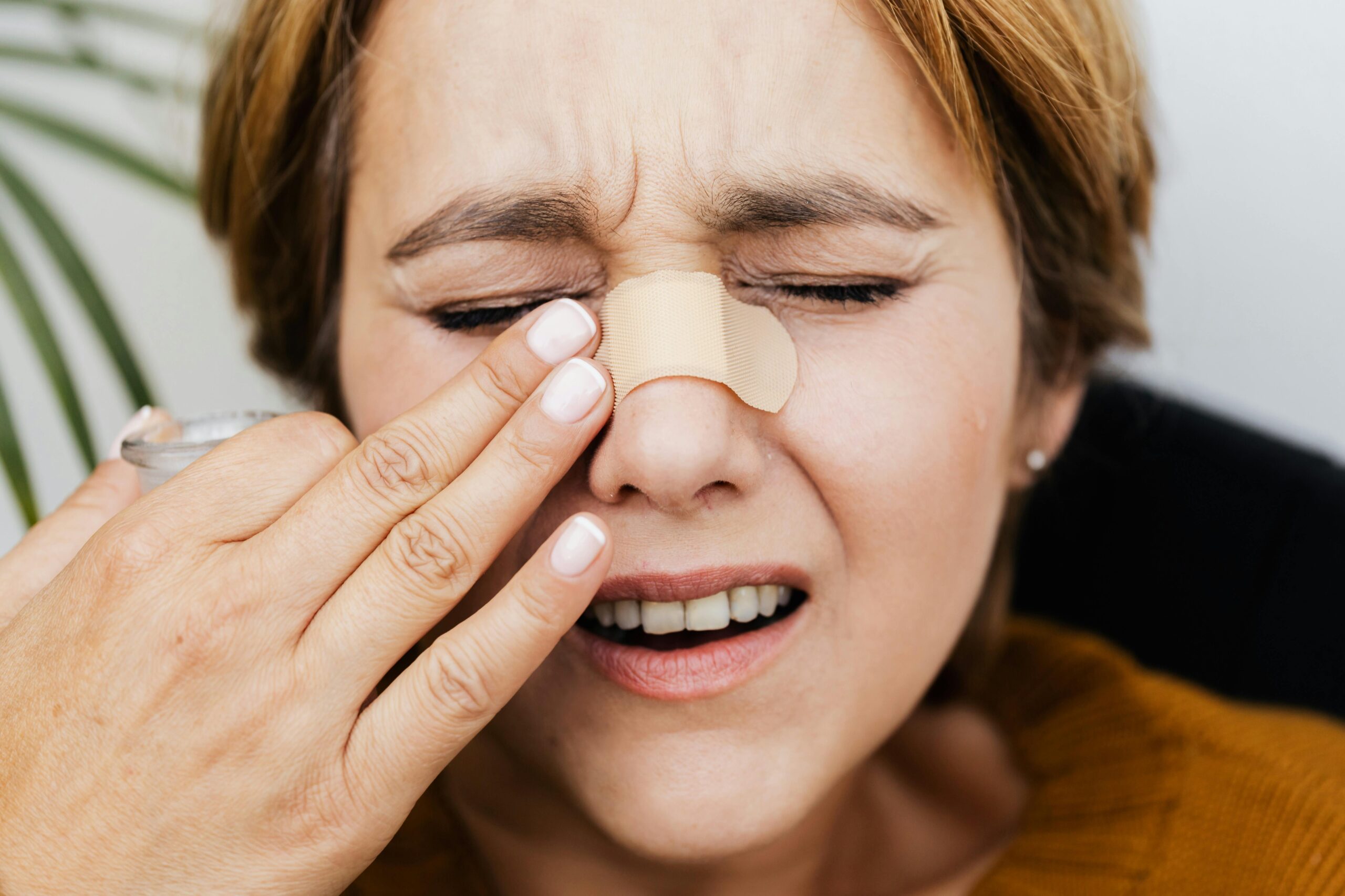 Kostenloses Stock Foto zu auge geschlossen, augen geschlossen, ausdruck
